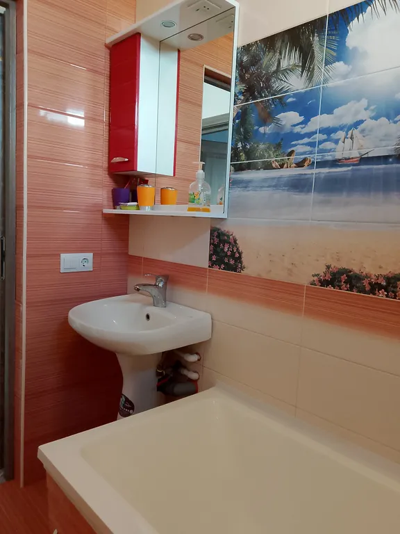 Второй этаж полностью с отдельным входом и крытой парковкой