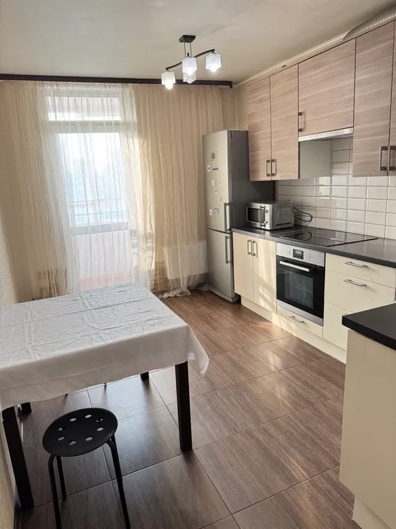 Квартира у метро на Щорса