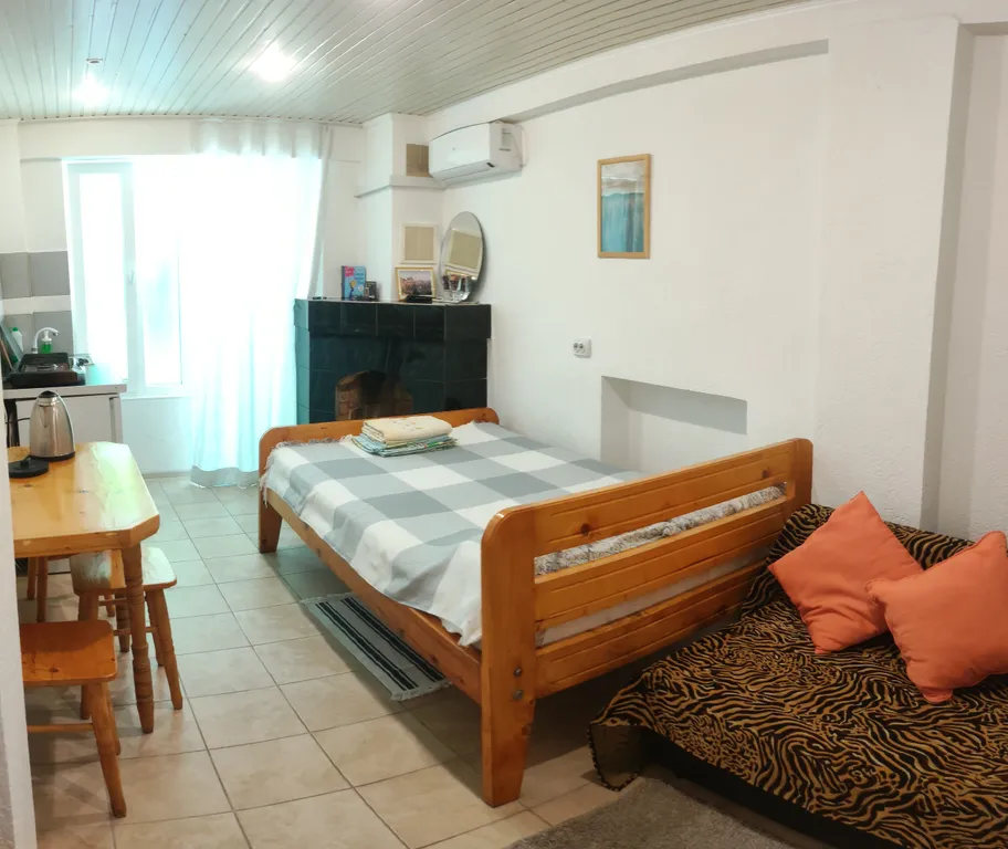 Квартира Бюджетный номер с кухней и санузлом — аренда посуточно в Новый Свет