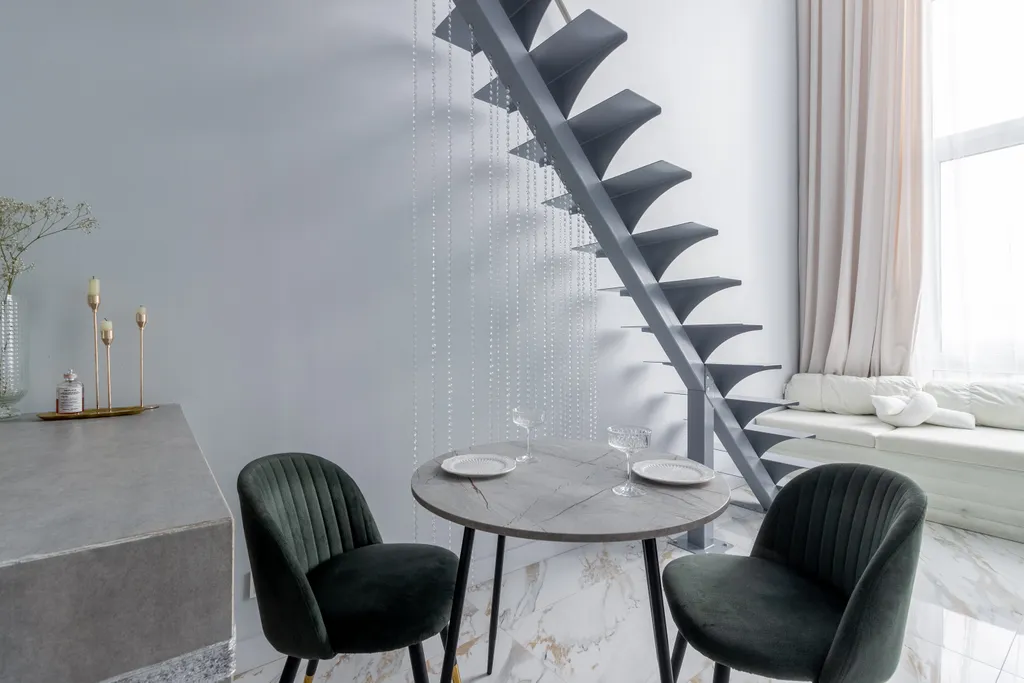 Двухуровневая студия с панорамным видом на город