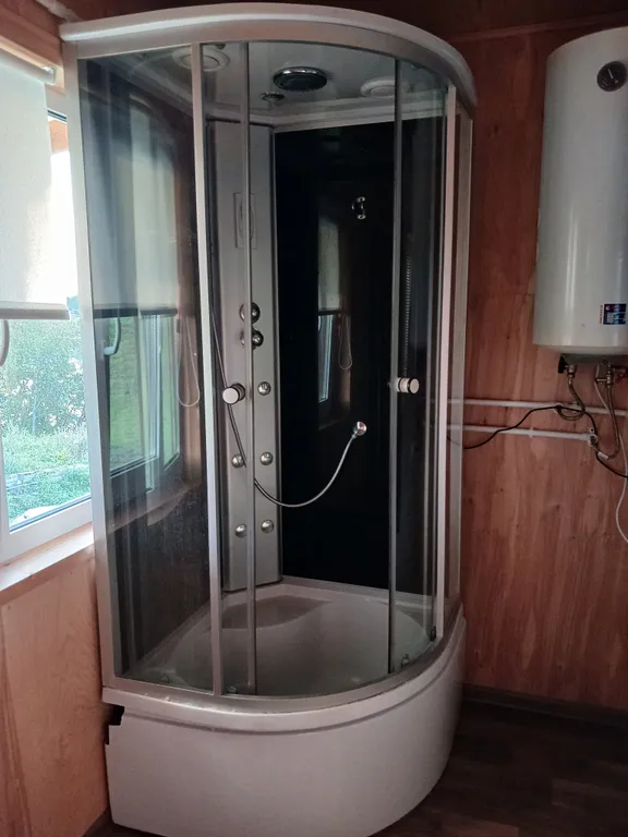 Уютный домик на берегу озера