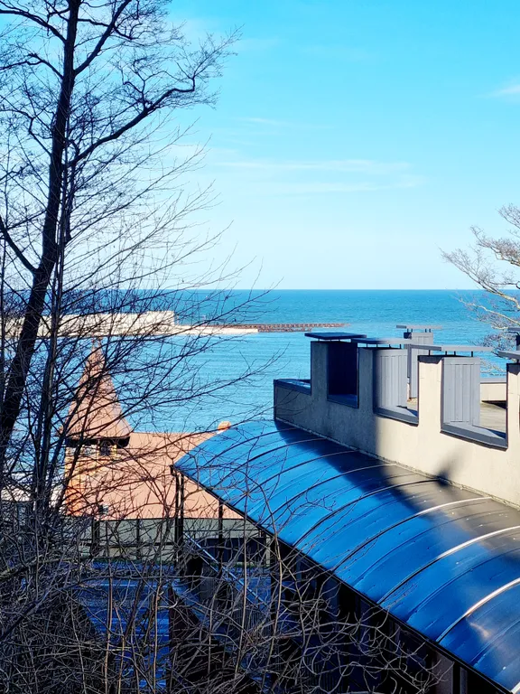 Квартира с большой террасой, видом на море, велосипедами и сапбордами