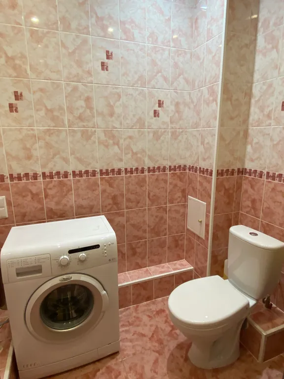 Просторная 3-комнатная квартира в центре. Новый ЖК. Установлен БОЙЛЕР.