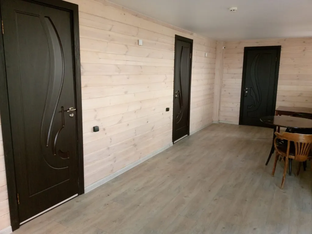 Дом на пляже озера