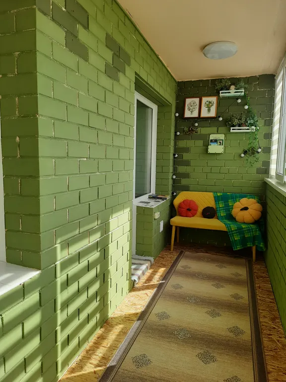 Рыжий Кот Дружный (просторная 2-ка с изолированной спальней)