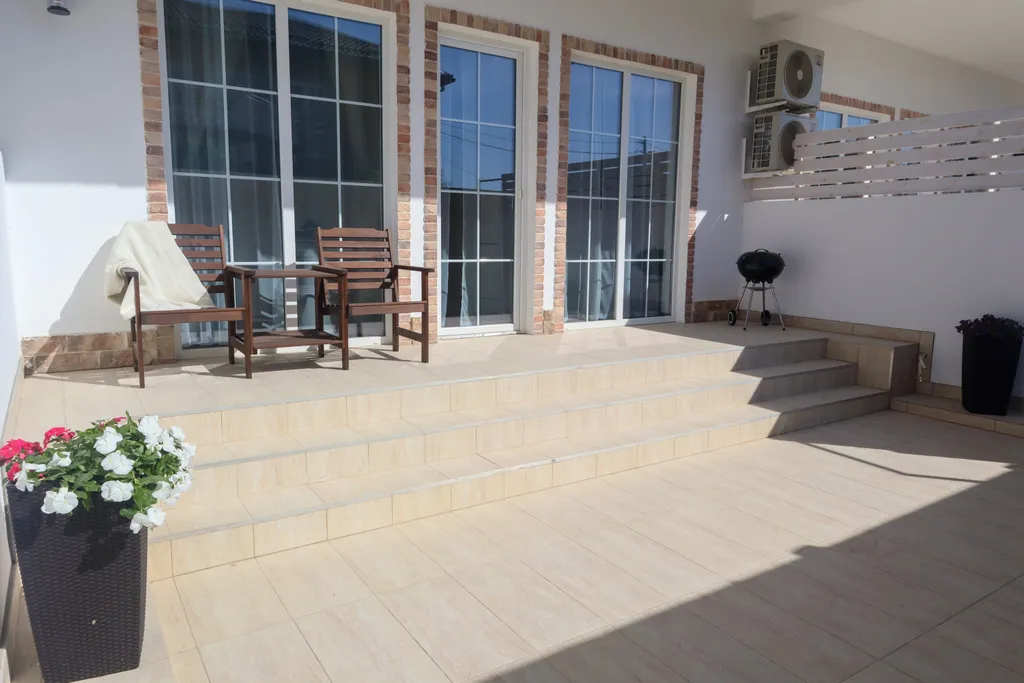 Квартира 2-комнатная Квартира — Кучугуры