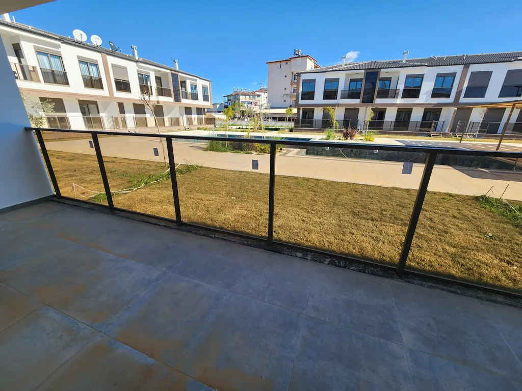 Новая 3-х комнатная квартира недалеко от пляжа в комплексе с бассейном