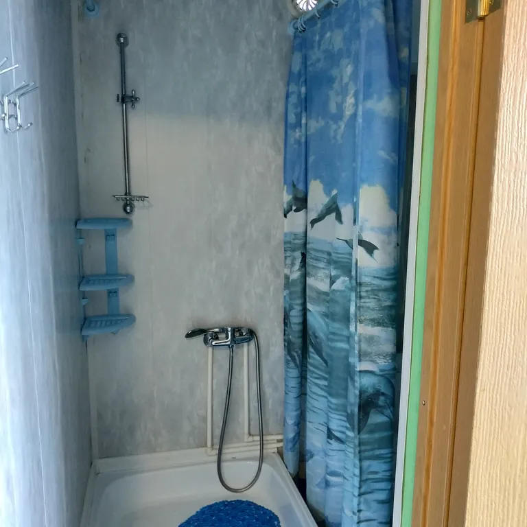 Отдельная комната в доме у моря.