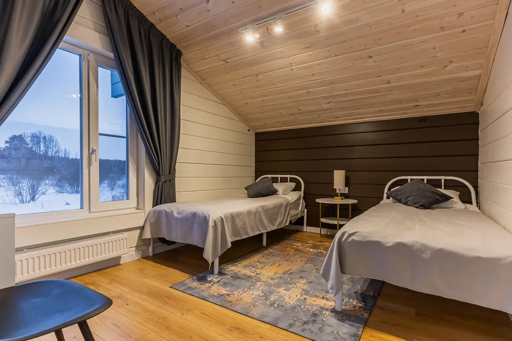 Новый дом с видом на озеро, сауной, гриль-домом и детской площадкой