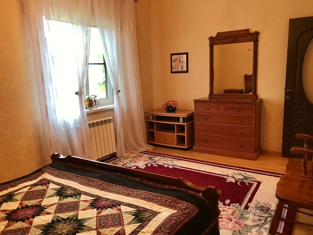 Уютный дом в тихом районе центра города