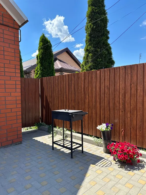 Коттедж в центре с собственным двором — аренда посуточно в Шахты