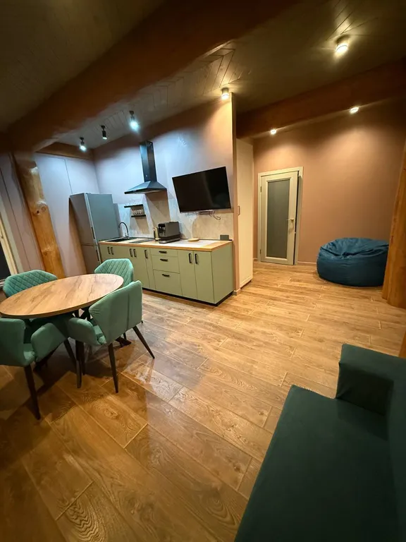 Домик KEDRA в Шерегеше с видом на лес и горы