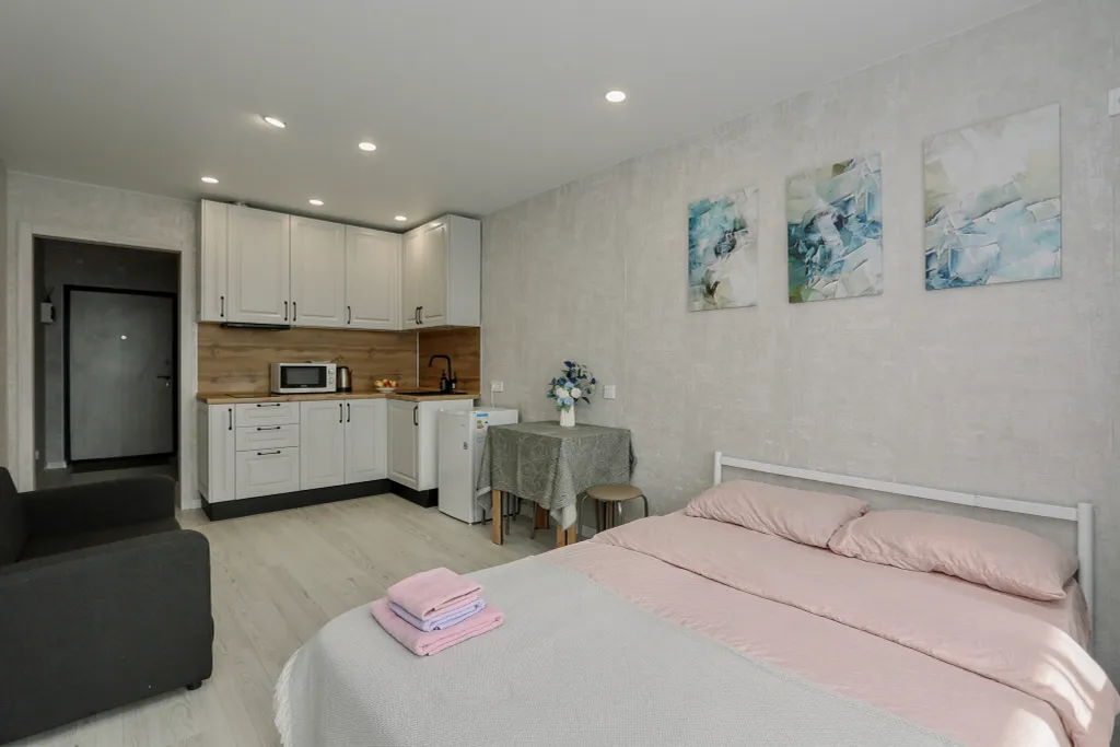 Oчень cветлaя и проcторная квартира с бaлкoном