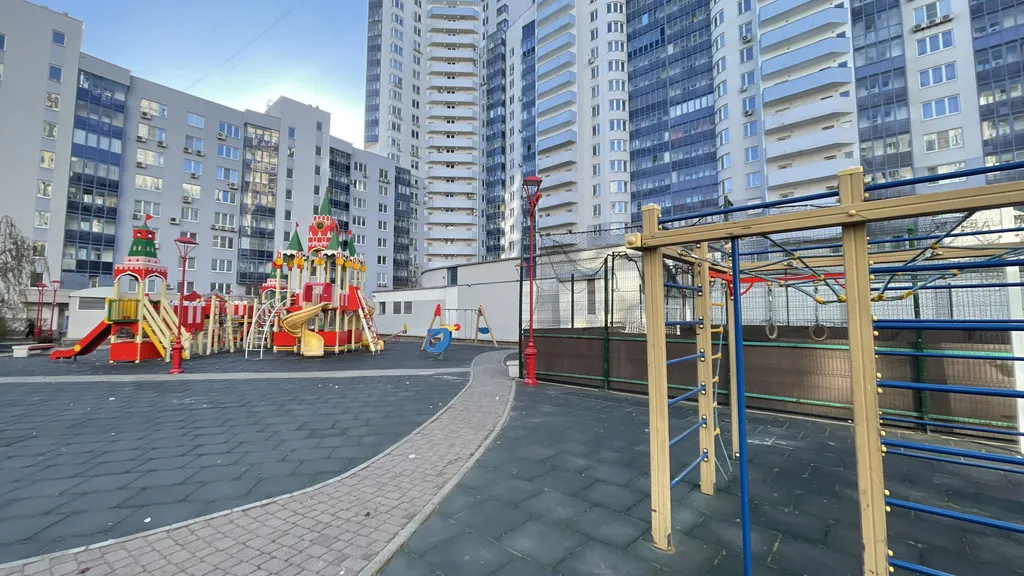 Не в отеле, а в квартире