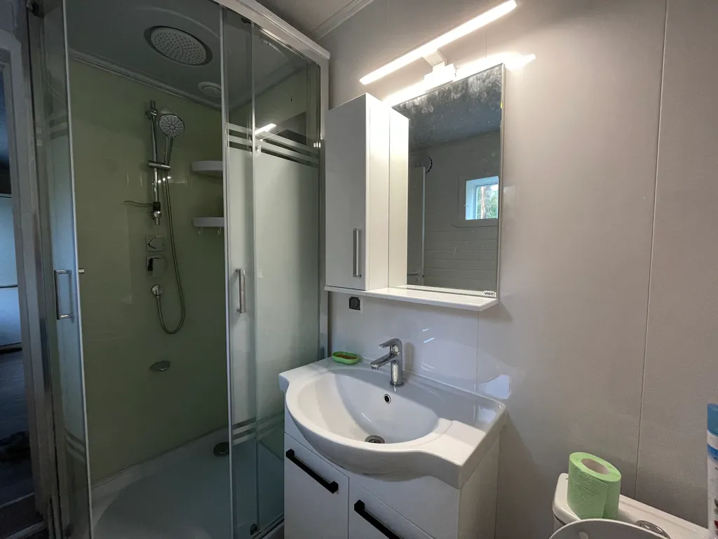 Уютный дом у озера