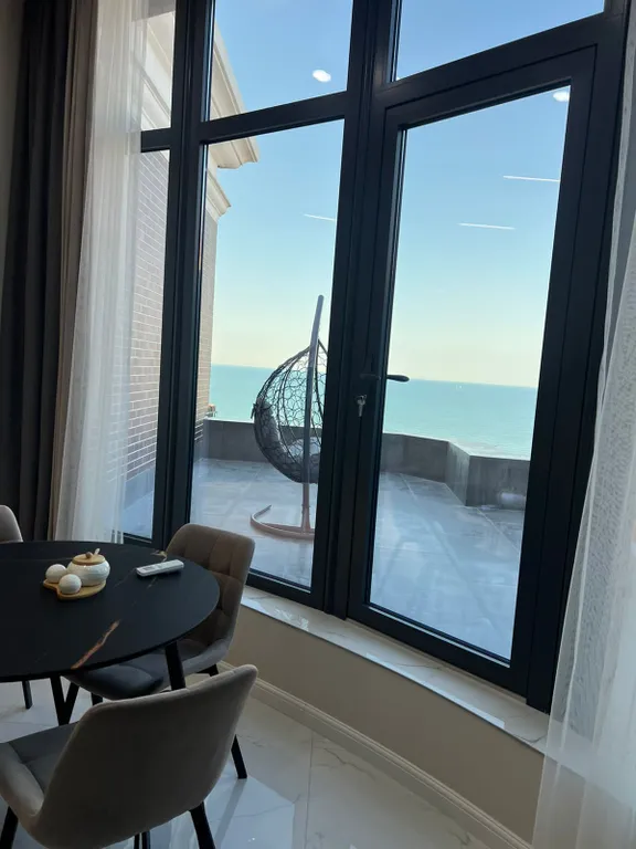 Квартира с личной террасой и видом на море