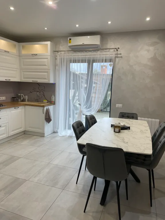 Семейный таунхаус в тихом месте западного побережья