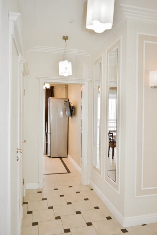 Апартаменты с панорамными окнами на залив