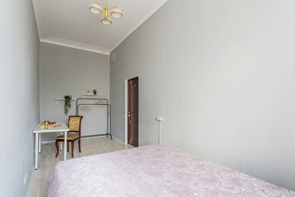 Замечательная комната с рабочим местом