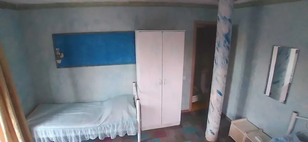 Номер на троих у самого моря.