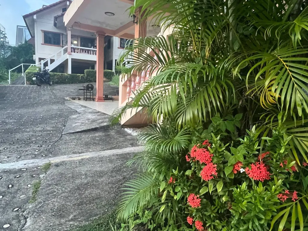 Уютный дом с 2 спальнями и BBQ в тихом месте рядом с пляжем Карон