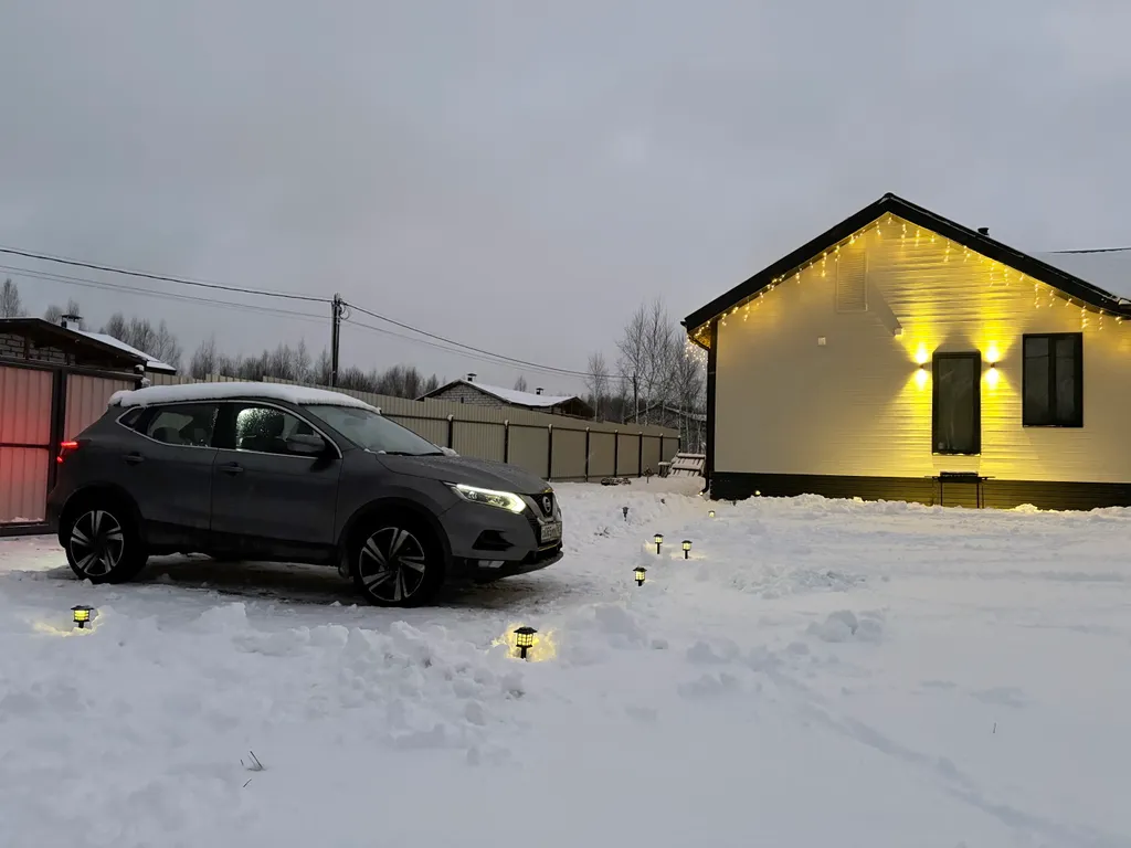 Загородный дом с видом на лес