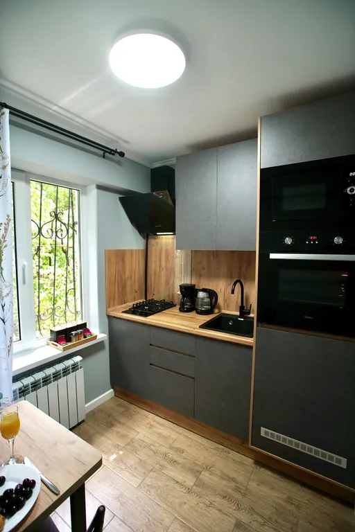 Современная квартира для отдыха и работы в спокойном районе Алматы