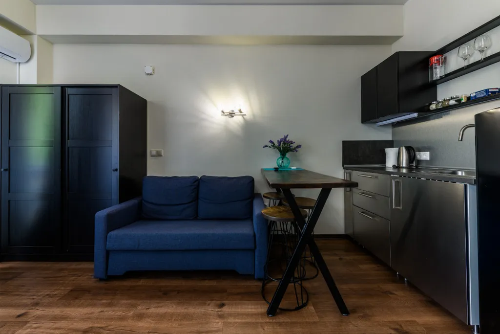 Улучшенная студия, ваша личная сцена с горными декорациями