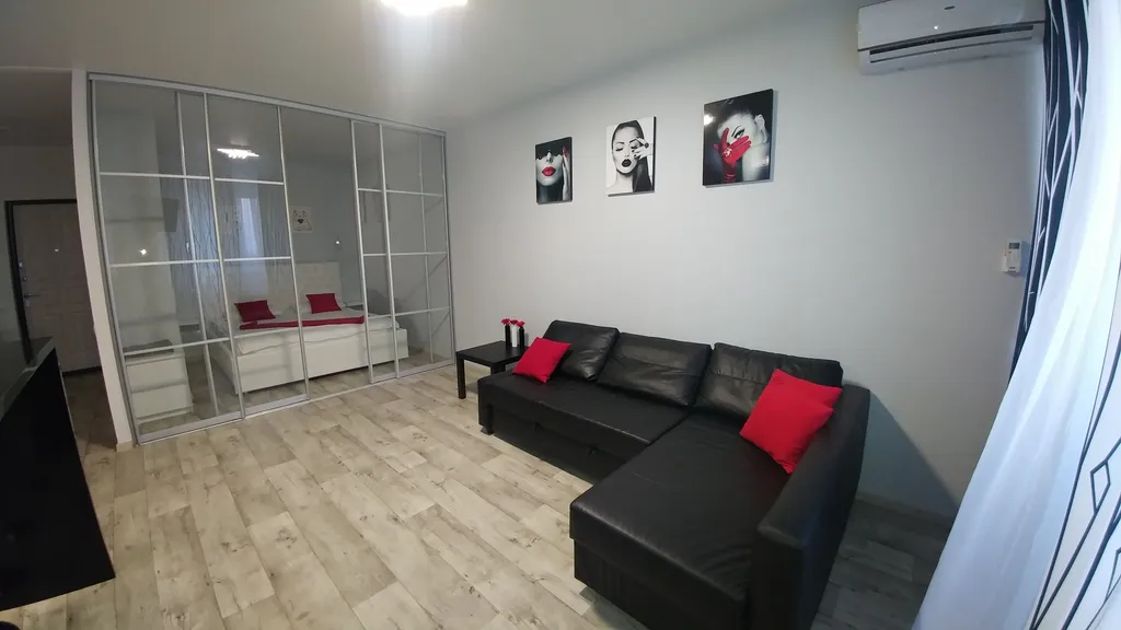 Комфортабельная уютная студия с современным дизайнерским ремонтом