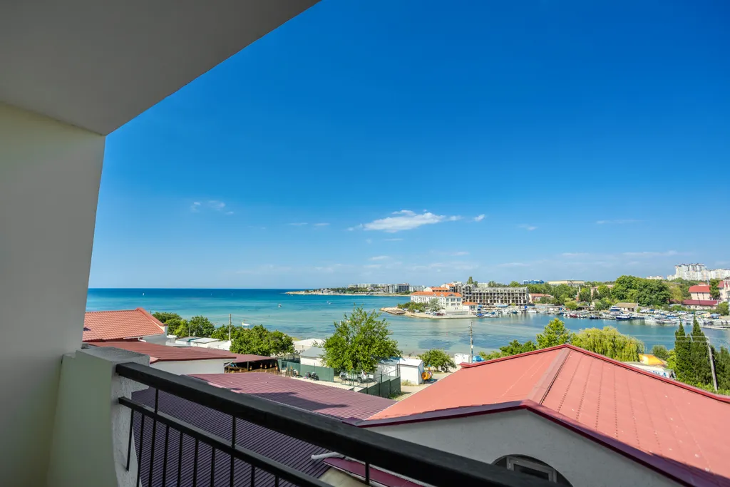 Двухкомнатный люкс с видом на море