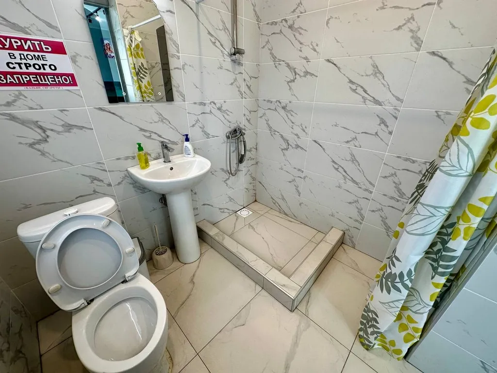 Дом с бассейном, в черте города