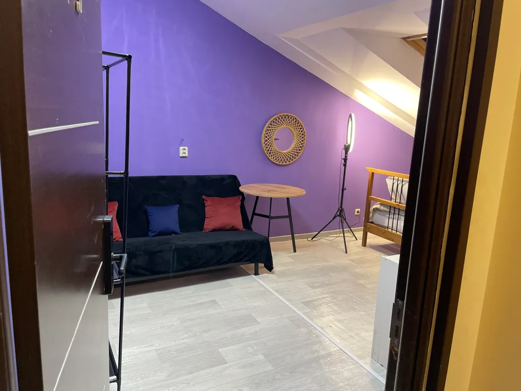 Квартира Фиолетовая комната на Невской мансарде — Санкт-Петербург