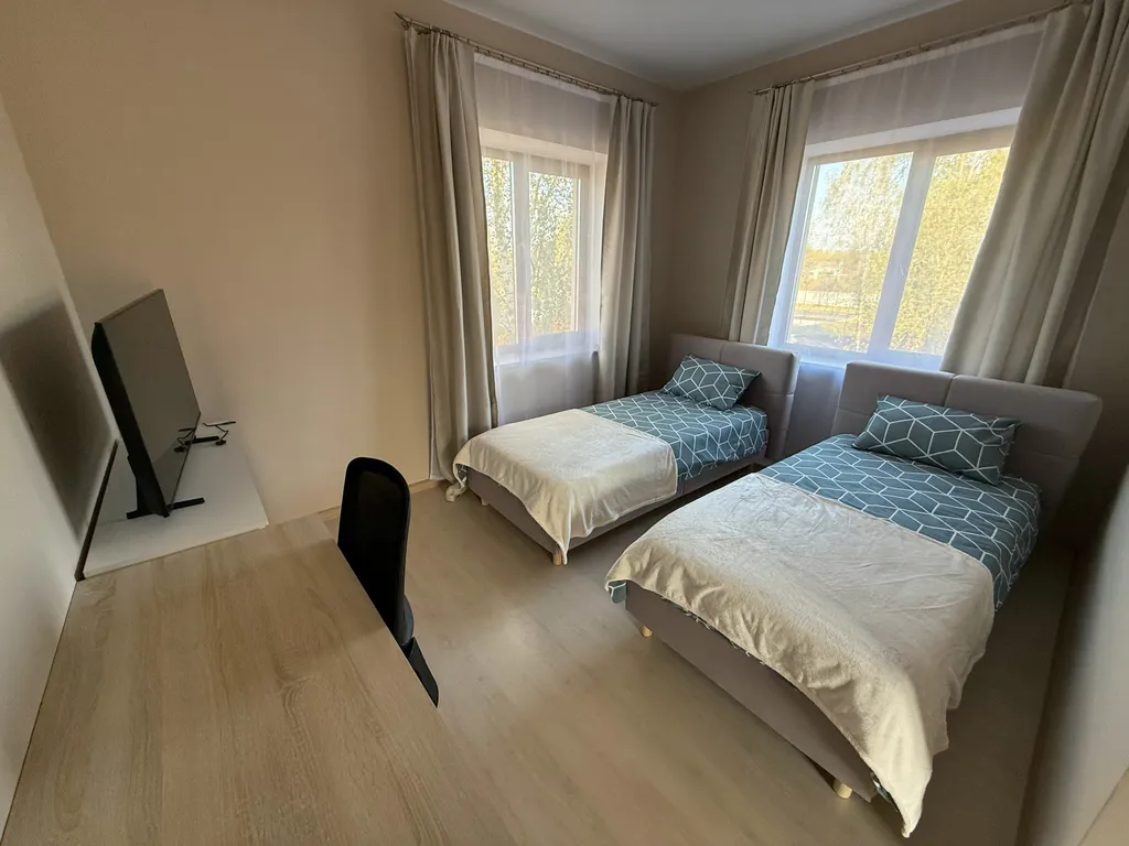 Дом с бассейном и 6 спальнями