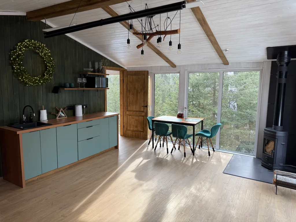 Дом с панорамным видом на лес