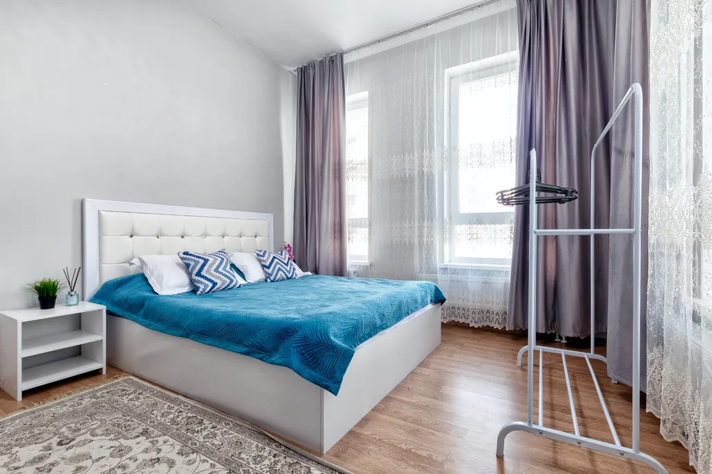 Уютная трехкомнатная квартира с тремя двухспальными кроватями на Экспо