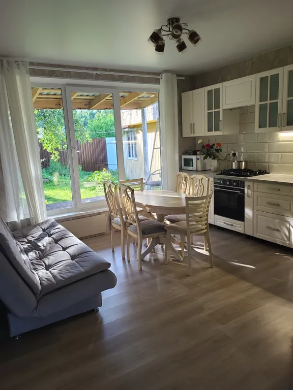 Дом у залива и клуба Фаворит