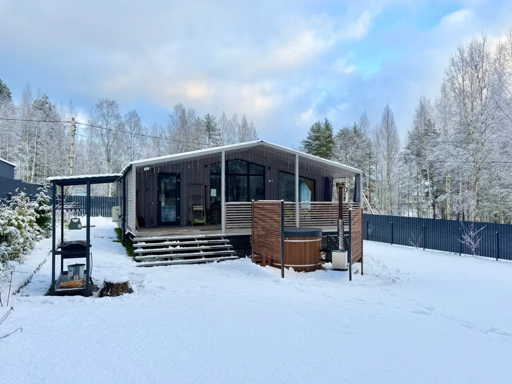 Коттедж Уютный дом с горячей купелью — Стеклянный