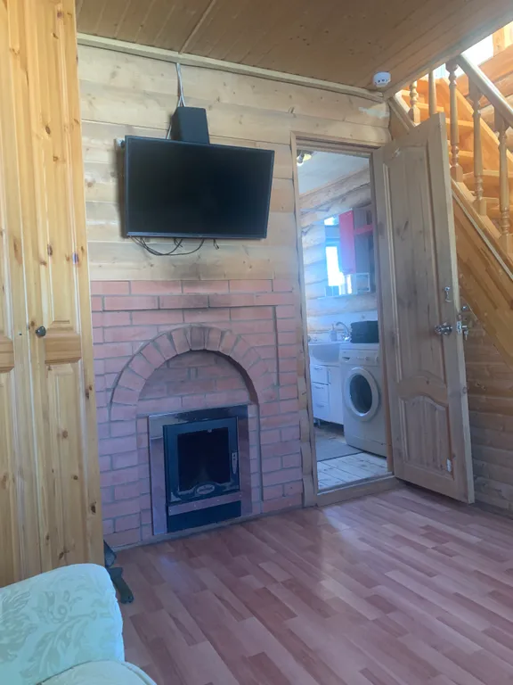 Дом на берегу озера с собственной конюшней