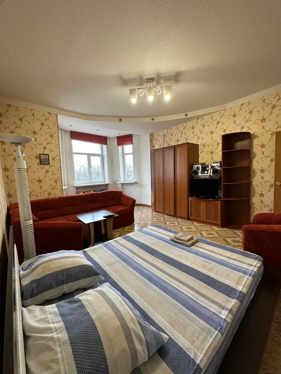 Квартира с тремя раздельными комнатами в центре