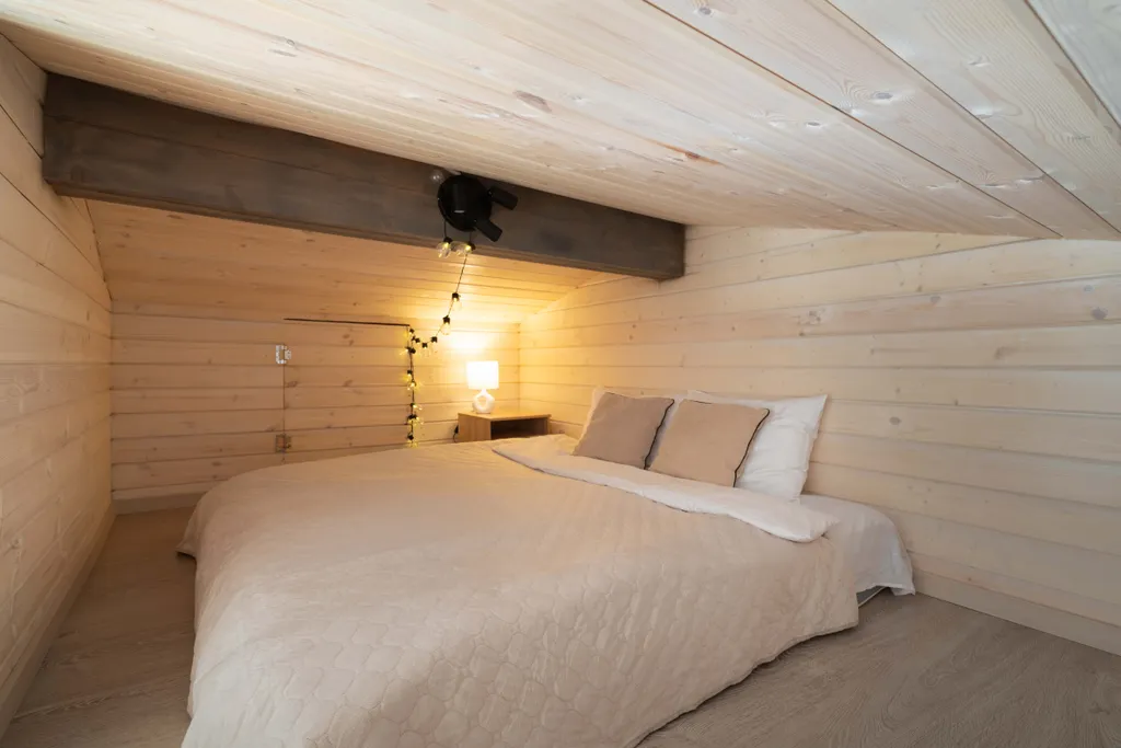 Загородный дом на берегу реки со своим пляжем