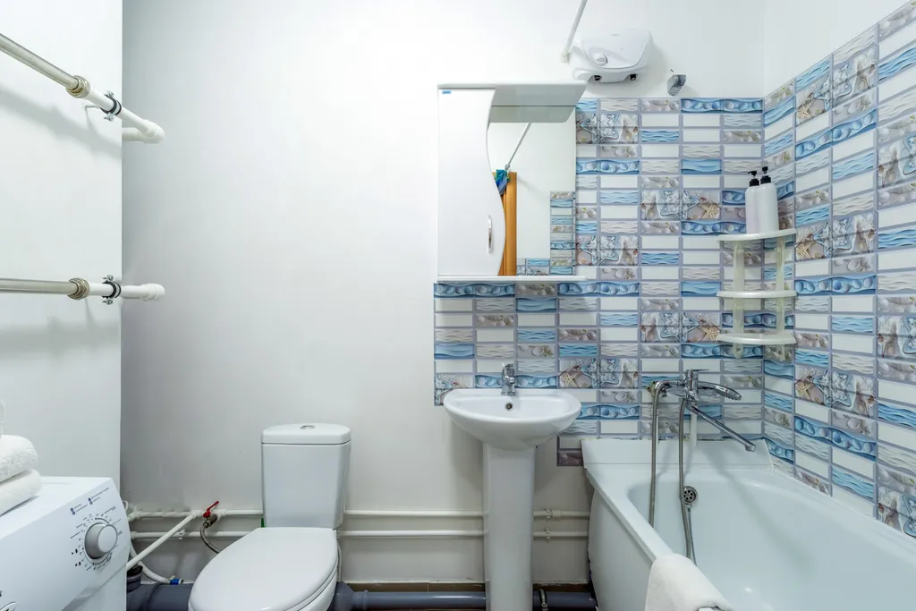 Яркая студия у озера