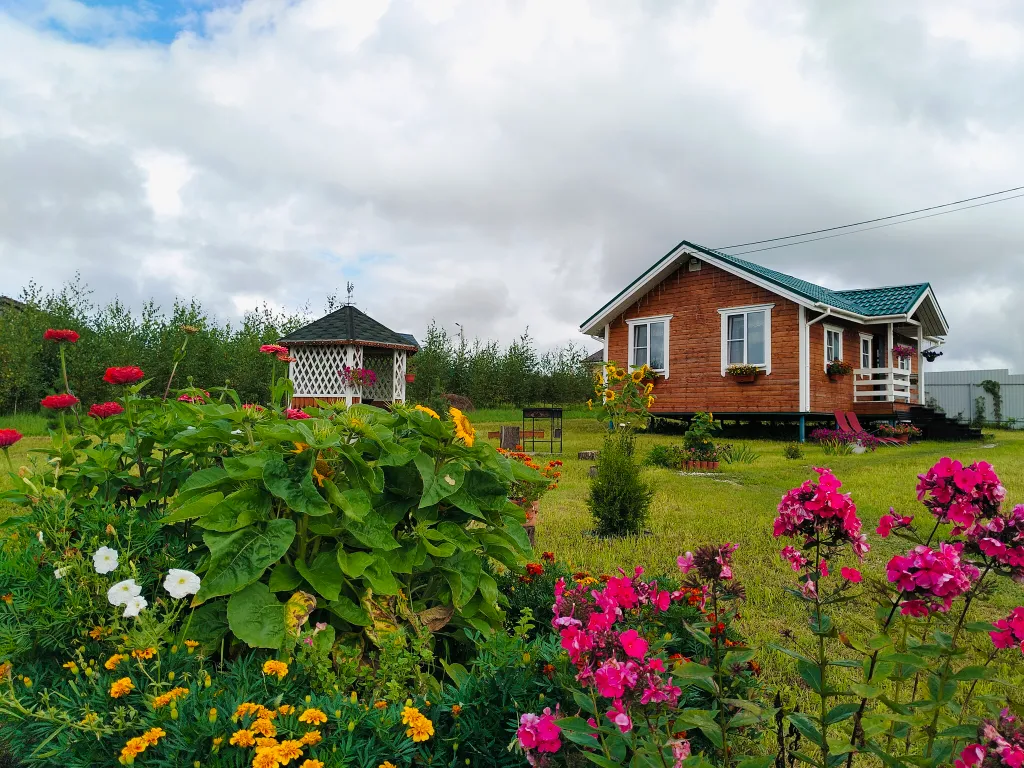 Уютный домик с отдельно стоящей русской баней на дровах и банным чаном