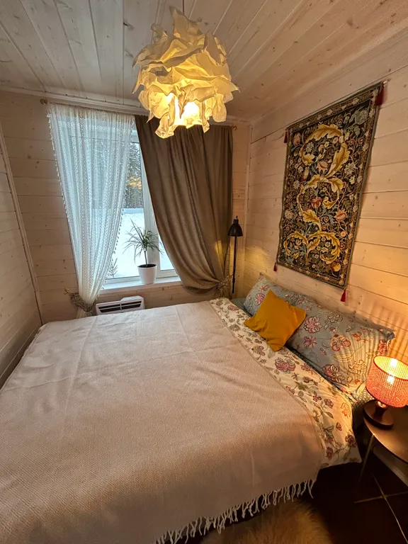 Голландский домик у леса