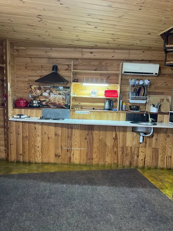 Двухэтажный дом в частном секторе