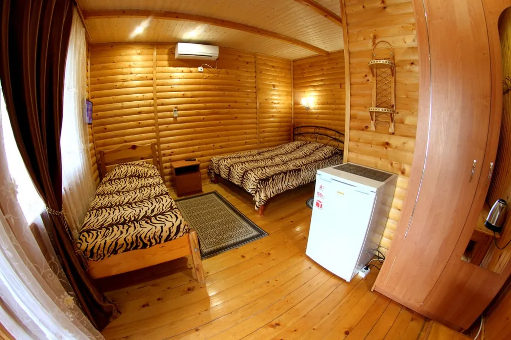 Номер " Стандарт" с двуспальной и односпальная кроватью