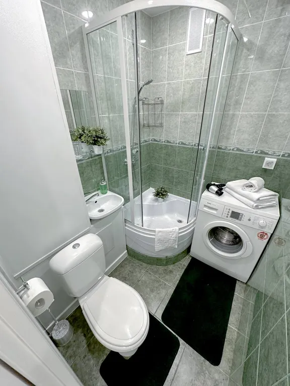 Квартира комфорт рядом с НГУ с видом на лес