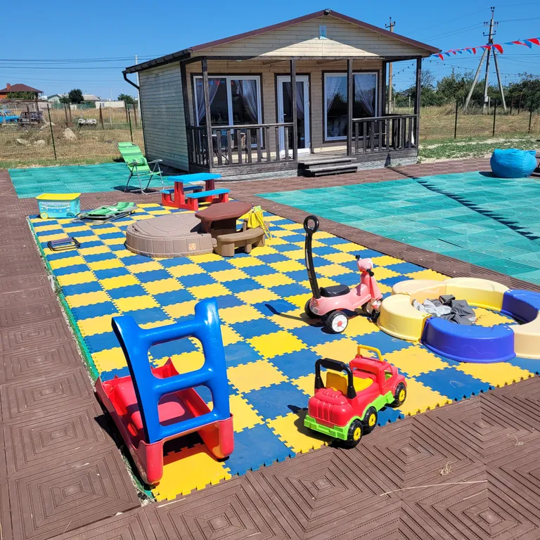 Уютный домик с кухней и верандой