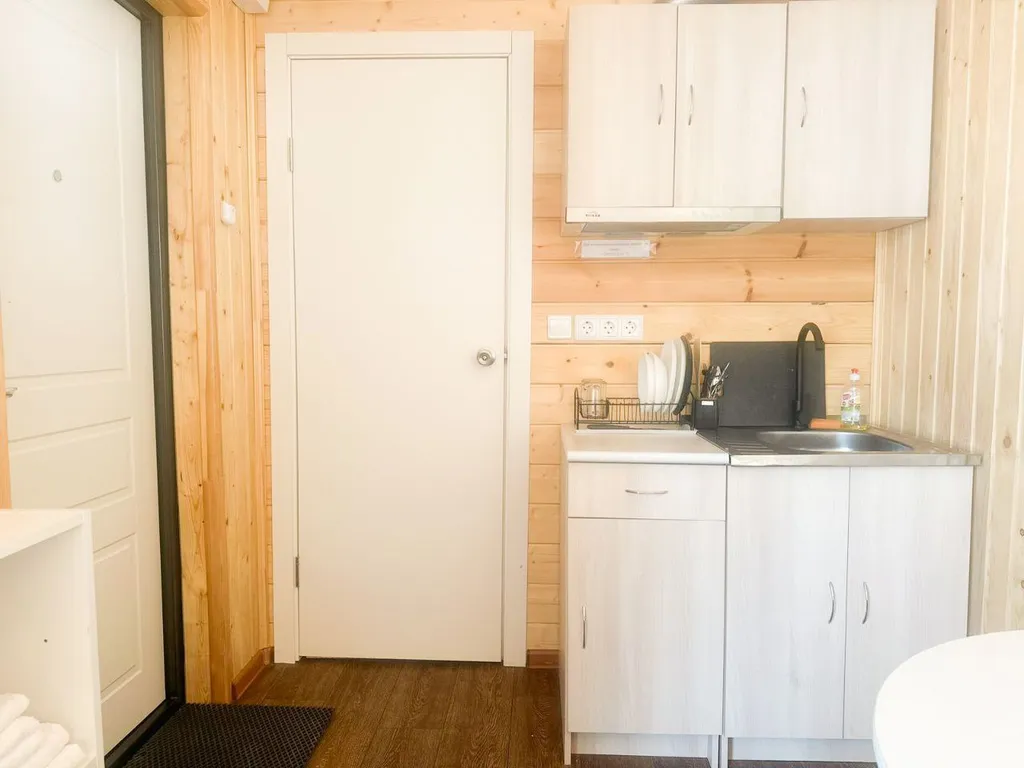 Домик на двоих с панорамным окном и видом на Белое море