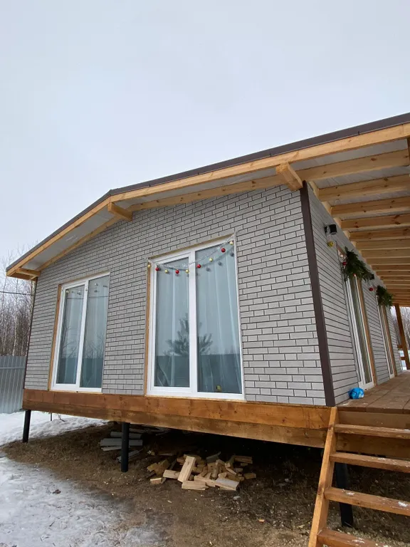 Дом с большой верандой