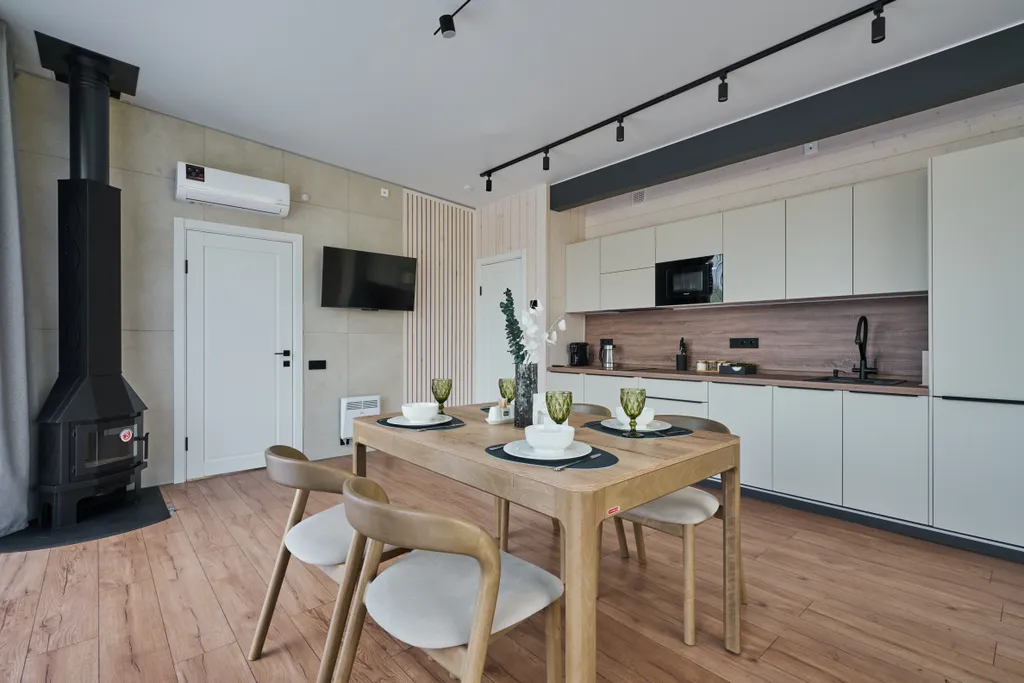 Домик у реки с камином, сауной и чаном